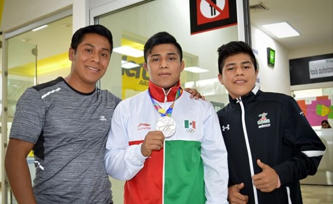El luchador Emilio Pérez concentrado en el CNAR rumbo a Lima 2019