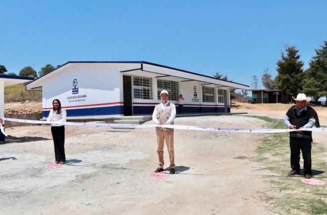 Inaugura Rutilio Escand&oacute;n aulas del EMSAD del Cobach plantel 256, en Amatenango del Valle