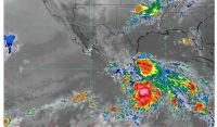 Hurac&aacute;n Erick se fortalece a categor&iacute;a 2: prev&eacute;n lluvias torrenciales e impacto en el sur de M&eacute;xico