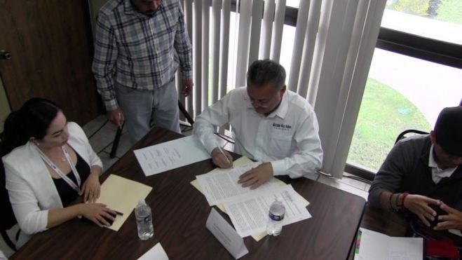 Mariano Díaz Ochoa firma Pacto de Civilidad 