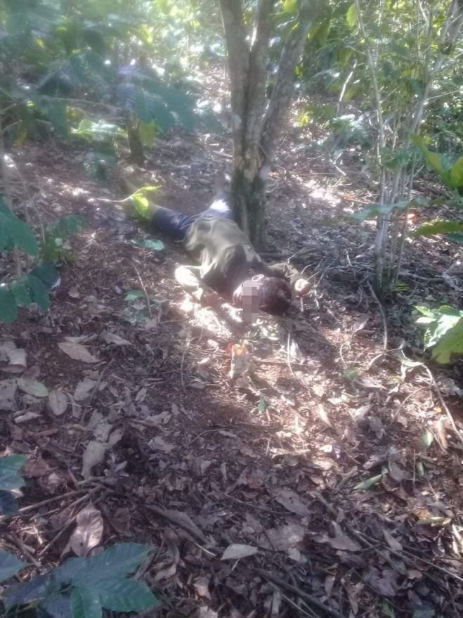 Encuentran a menor de edad degollado