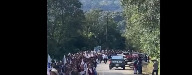 Marchan para honrar el legado del padre Marcelo Pérez