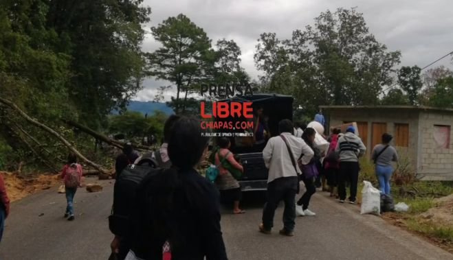 Instalan dos bloqueos más en Oxchuc