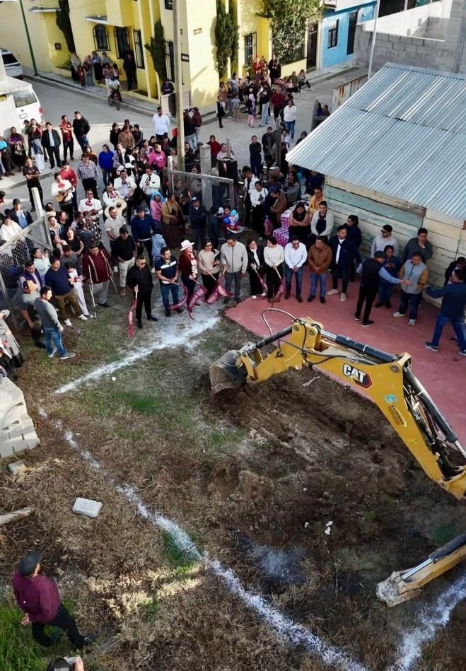 Presidenta Municipal da banderazo de inicio de obra en la colonia Pozo de Jacob