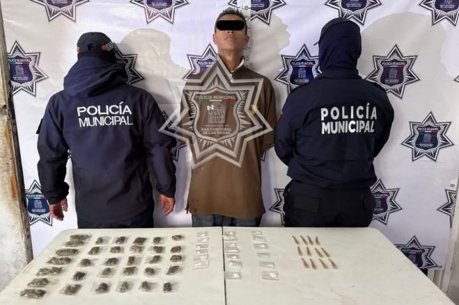 Tras operativo de verificación a comercios, detienen a sujeto en posesión de drogas en San Cristóbal de Las Casas