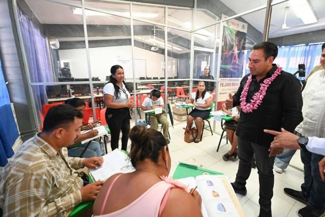 En Palenque, Eduardo Ramírez entrega apoyos educativos y reafirma compromiso con la transformación*