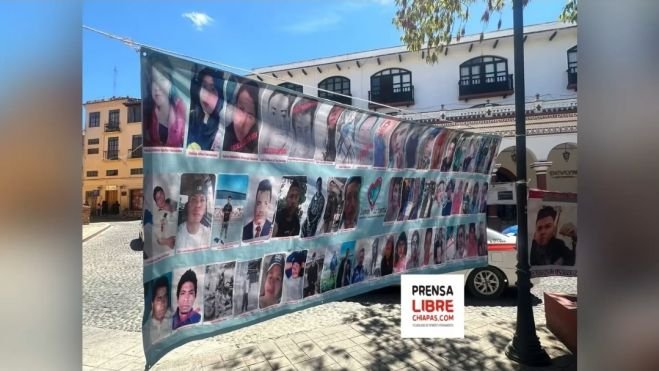 Recuerdan a v&iacute;ctimas de desaparici&oacute;n forzada con tendedero de fotograf&iacute;as 