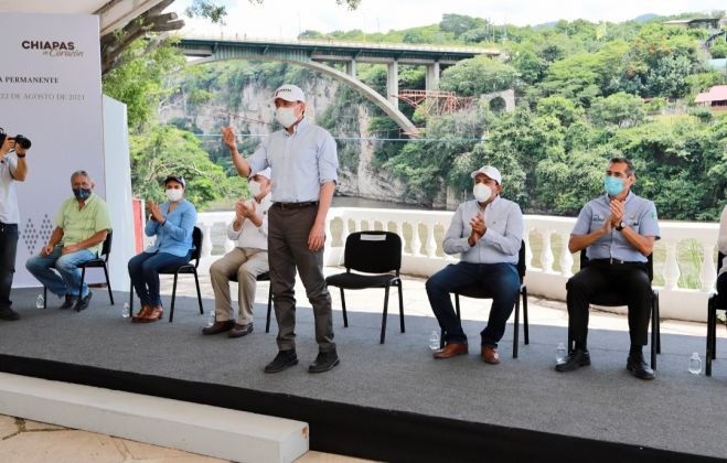 Constata Rutilio Escandón trabajos de limpieza permanente en el Cañón del Sumidero