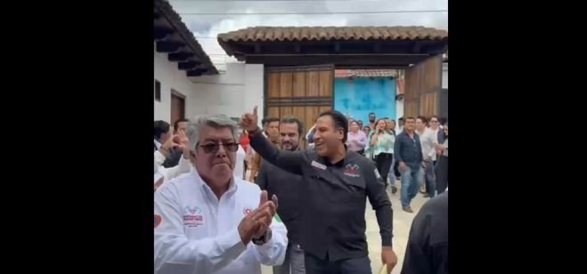 Eduardo Ramírez entrega becas para la alfabetización y kits visuales en San Cristóbal