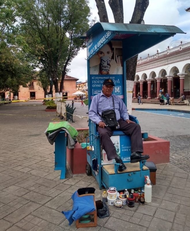 BOLEROS REGRESAN A TRABAJAR EN EL PARQUE CENTRAL DE SCLC