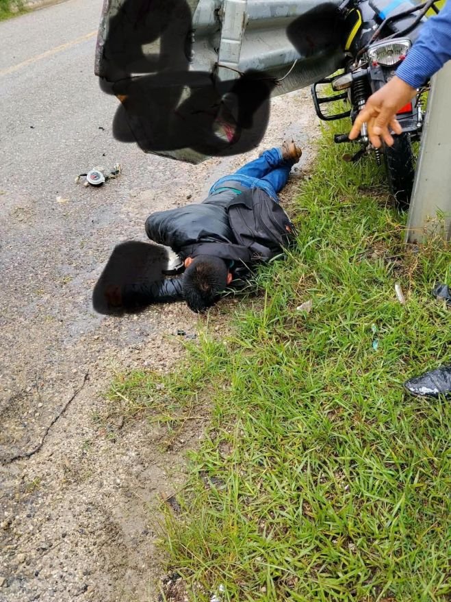 Muere motociclista tras fuerte accidente en Huixt&aacute;n