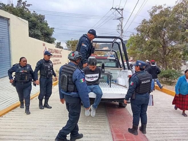 DETIENEN A DIRECTOR DE PRIMARIA EN COMITAN POR BESAR A NI&Ntilde;A EN LA BOCA  