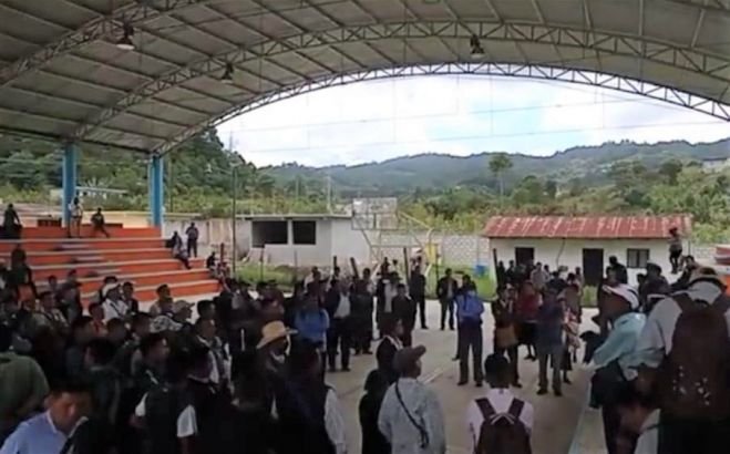 Despu&eacute;s de permanecer m&aacute;s de 10 d&iacute;as retenidos liberan a funcionarios de Oxchuc