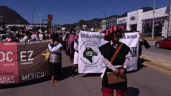 Estudiantes de la "Jacinto Canek" marchan para exigir el retorno a clases en su normal