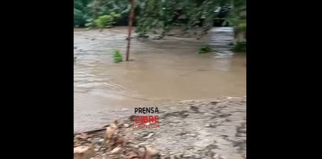Piden extremar precauciones por deslaves y desbordamiento de río