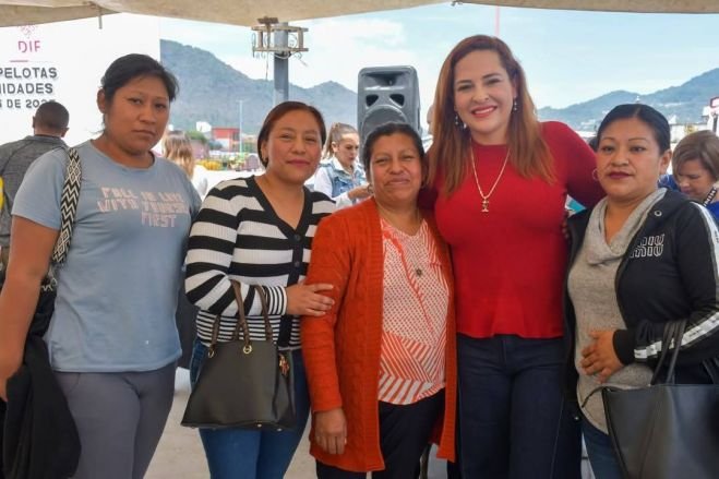 Entrega Fabiola Ricci cerca de 10 mil pelotas a días del Día del Niño en San Cristóbal de Las Casas