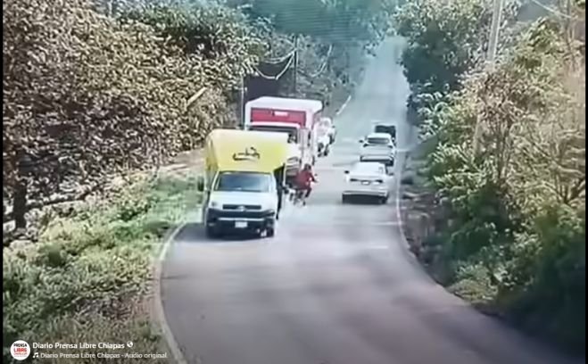 Motociclista pierde la vida tras impactarse contra un cami&oacute;n en Villacorzo