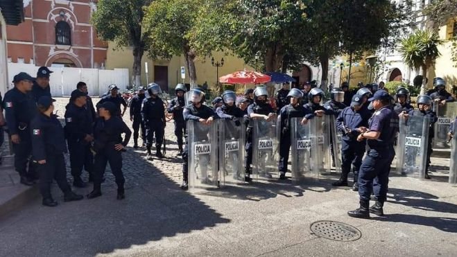 Indígenas irrumpen sesión de cabildo y realizan destrozos en San Cristóbal de Las Casas 
