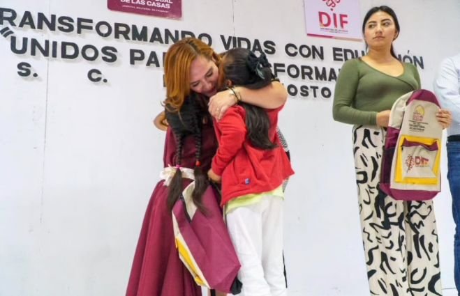 Presidenta Fabiola Ricci impulsa la educación con entrega de mochilas y útiles escolares en San Cristóbal