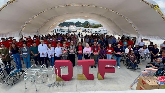 DIF Municipal y Voluntariado del OXXO entregan apoyos funcionales y botiquines médicos a 200 beneficiarios