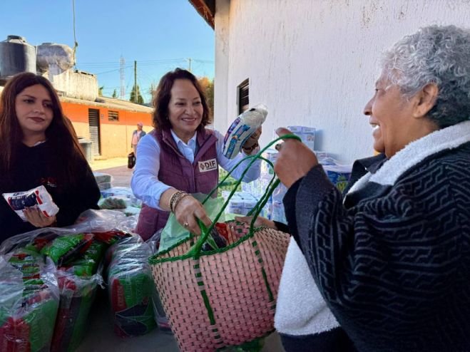 Entregan 1,600 apoyos alimentarios durante la Jornada de Reconocimiento a la Mujer
