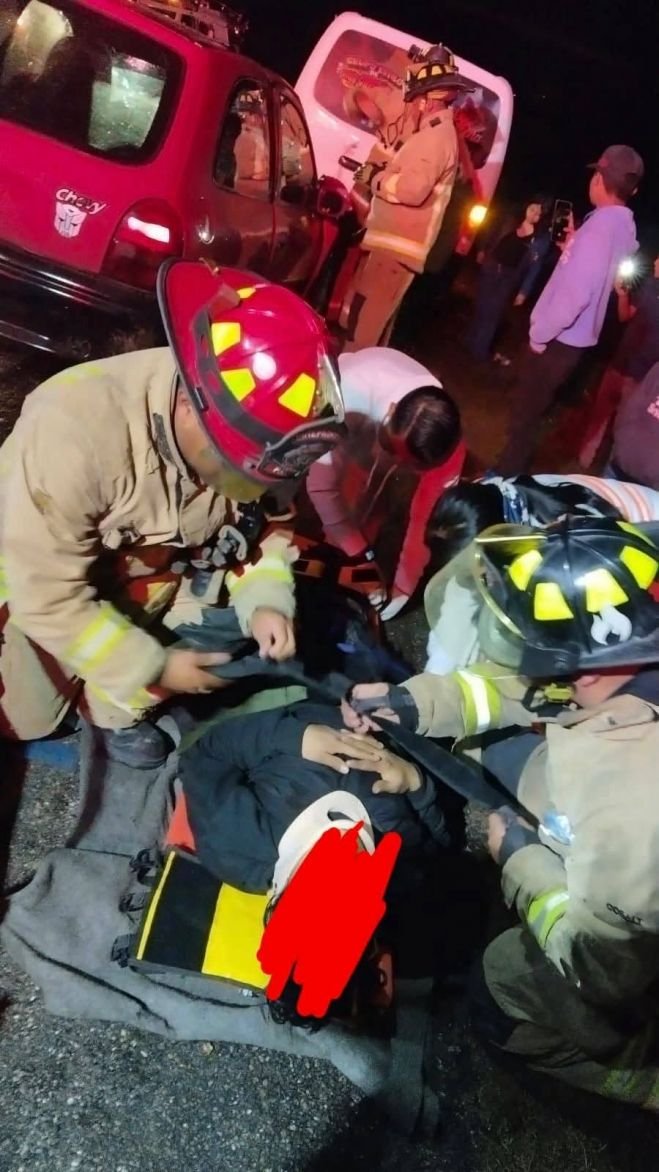 Rescatan a persona prensada tras choque en la carretera San Crist&oacute;bal&ndash;Ocosingo