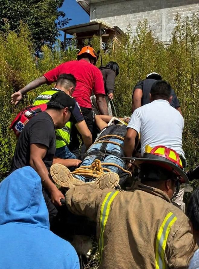 Cae a un barranco de más de 90 metros 