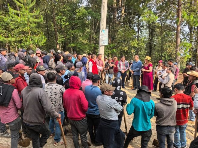 Inician trabajos de bacheo y anuncian rehabilitaci&oacute;n carretera en comunidades de la Zona Sur