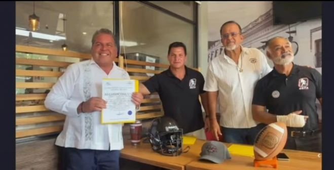 Galardonan a jugadores chiapanecos de fútbol americano