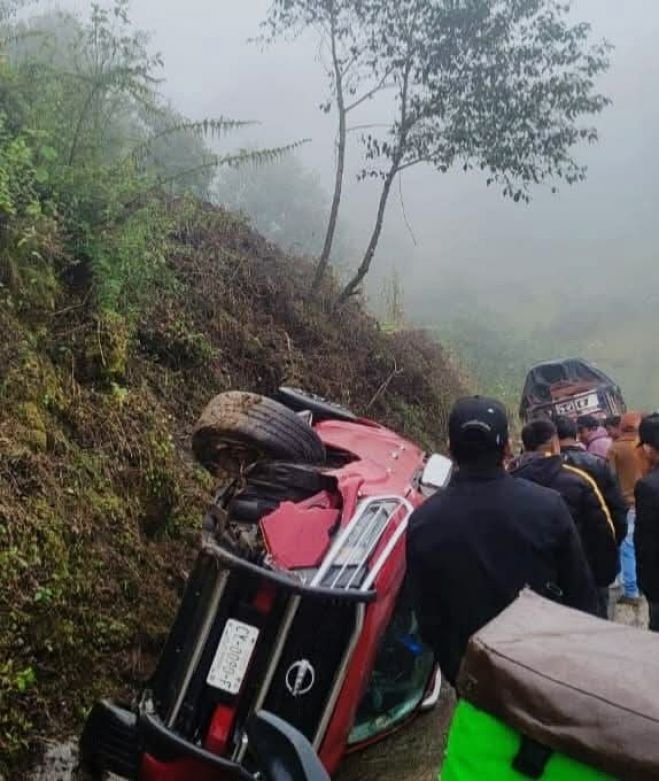 Vehículo vuelca en Ya&#039;alhichin, Chamula 