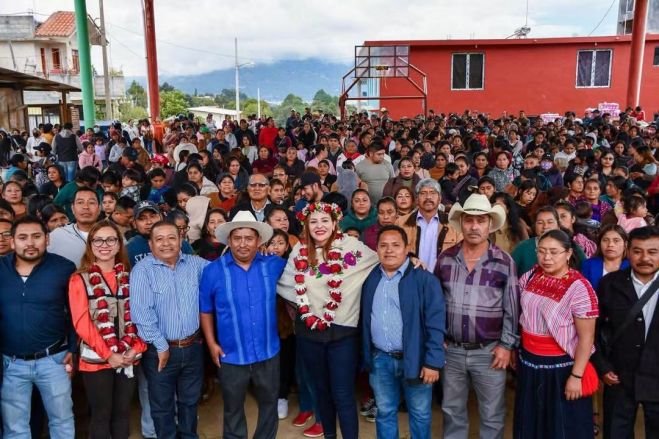Inaugura Fabiola Ricci la calle Matasano y anuncia gestiones para regularizar Molino Los Arcos