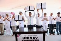 Eduardo Ram&iacute;rez atestigua firma de convenio entre el Cecytech y la Uninav de la Secretar&iacute;a de Marina