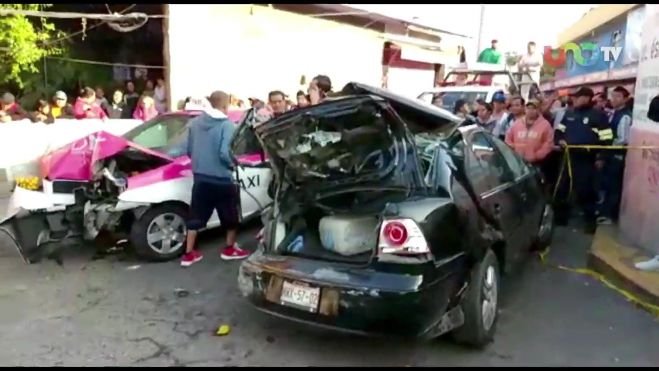 Momento en que camión choca y atropella peatones en CDMX
