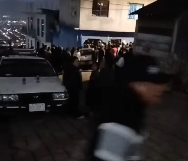 Veh&iacute;culo sin frenos termina dentro de una vivienda en La Hormiga