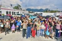 Ayuntamiento y DIF Municipal entregan tambos para la captaci&oacute;n de agua pluvial en San Crist&oacute;bal