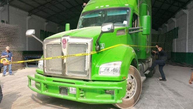 Localizan sin vida a conductor dentro de su tr&aacute;iler 