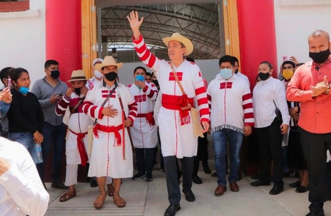 CON NUEVO MERCADO PÚBLICO, RESPONDE RUTILIO ESCANDÓN A DEMANDA AÑEJA DEL PUEBLO DE OXCHUC