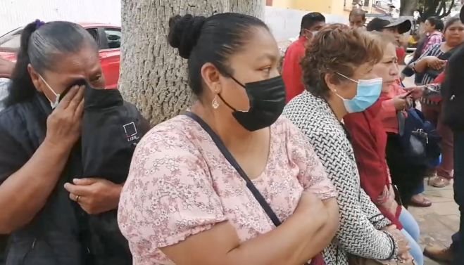 Con lágrimas piden apoyo  sin ser escuchadas por funcionarios del H. Ayuntamiento de SCLC.