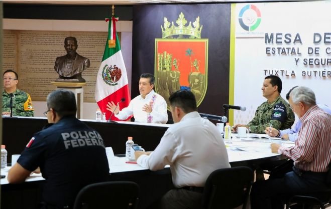 Con unidad, generosidad y profesionalismo afrontamos la emergencia sanitaria: Rutilio Escand&oacute;n