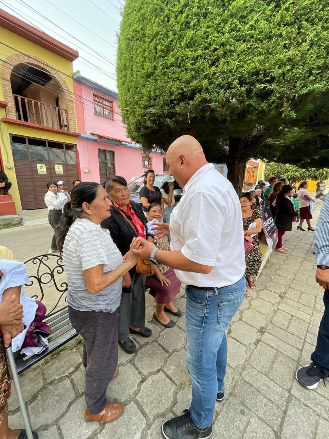 HABITANTES DEL BARRIO DE SAN ANTONIO SE UNE A LAS MILES DE PERSONAS QUE QUIEREN QUE PANCHO MARTINEZ SE EL ALCALDE.*