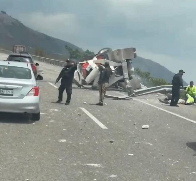 Accidente en la vía de cuota San Cristóbal–Tuxtla deja dos lesionados