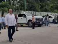 Eduardo Ram&iacute;rez fortalece la atenci&oacute;n m&eacute;dica del Isstech con la entrega de ambulancias