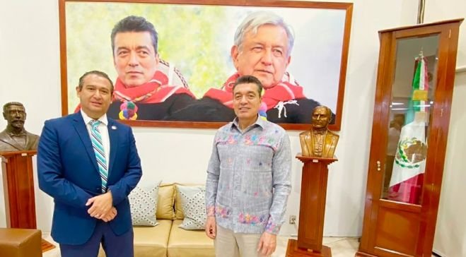 Se reúne Rutilio Escandón con Luis Enrique Velasco, ingeniero chiapaneco de la NASA