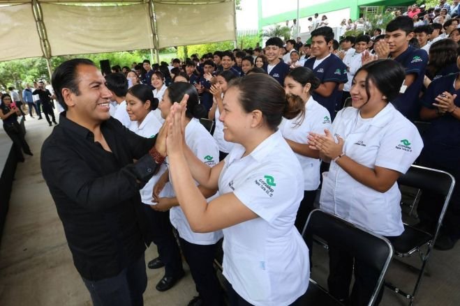 Eduardo Ramírez dignifica espacios escolares y promueve inclusión digital en el Conalep 312