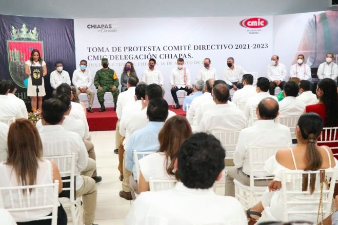 Asiste Rutilio Escand&oacute;n a toma de protesta del nuevo Comit&eacute; Directivo de la CMIC Chiapas
