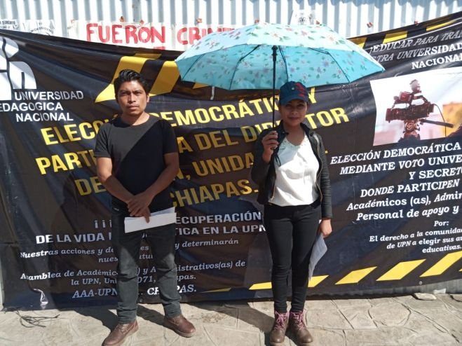 SE MANIFIESTAN POR LA IMPOSICIÓN DEL NUEVO DIRECTOR DE LA UPN