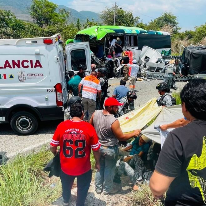 MENOR PIERDE LA VIDA TRAS CHOQUE ENTRE AUTOBÚS Y CAMIÓN DE LA GUARDIA NACIONAL EN CHIAPAS
