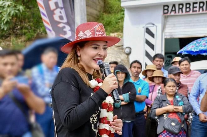 Fabiola Ricci inicia alumbrado público en 17 colonias de la zona norte de San Cristóbal
