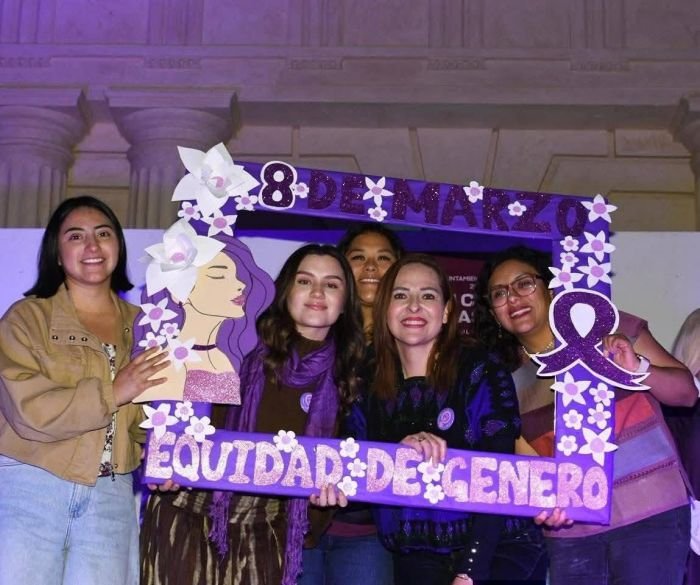 San Crist&oacute;bal se ilumina de morado por la igualdad y se suma a campa&ntilde;a estatal