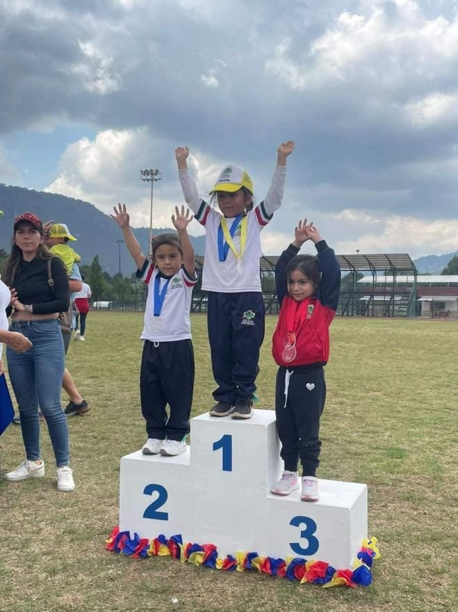 MINI OLIMPIADAS DE ATLETISMO COLEGIO BERTHA VON GLUMMER ARCO IRIS EN EL SEDEM DE S.C.L.C.